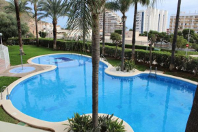 Apartamento en la playa con terraza, piscina y parking